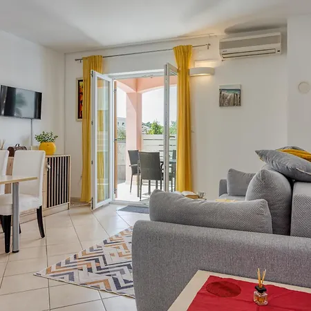 Sunny Apartment Volme Banjole Exterior photo